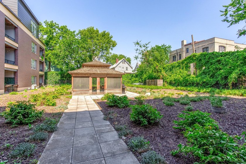Nestled near the heart of Minneapolis, this beautiful 3rd floor - photo 22