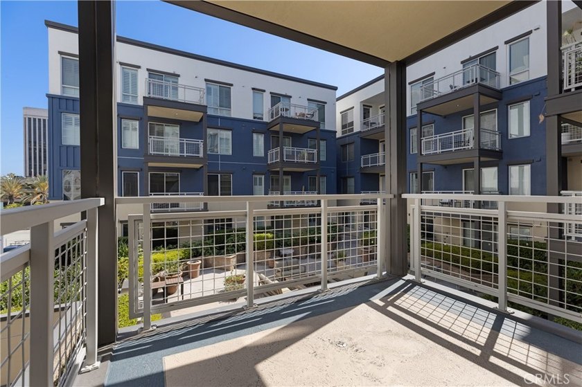 Welcome to 150 The Promenade N #202, a fully renovated - photo 23