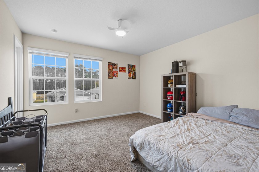 Beautiful 4-bedroom, 2.5-bath home overlooking a peaceful pond! - photo 26