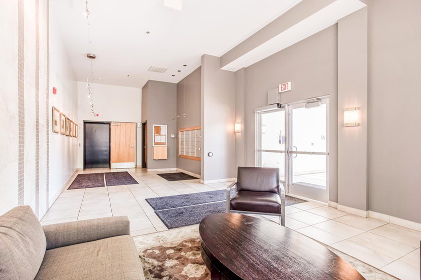 Nestled near the heart of Minneapolis, this beautiful 3rd floor - photo 27