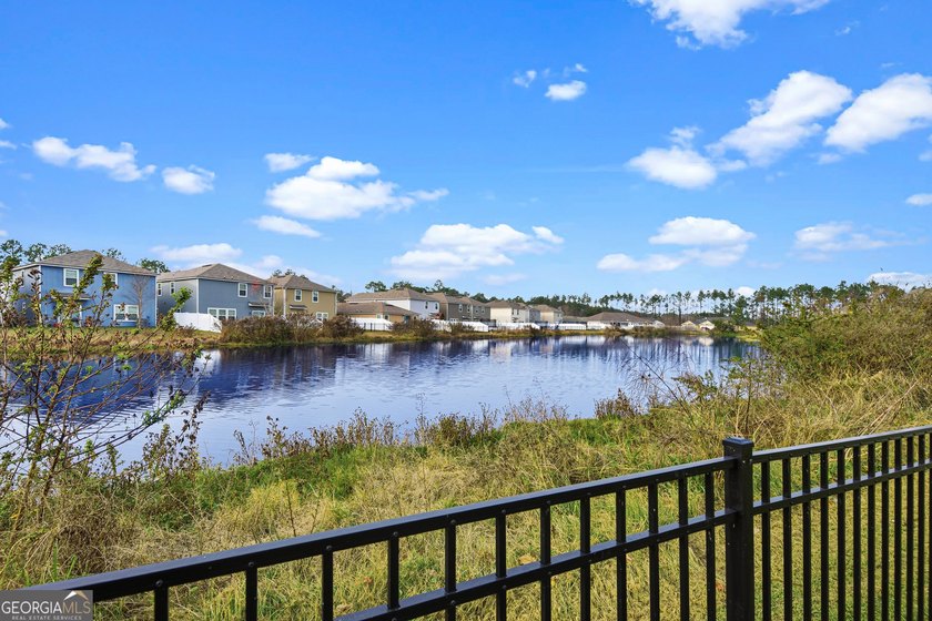 Beautiful 4-bedroom, 2.5-bath home overlooking a peaceful pond! - photo 28