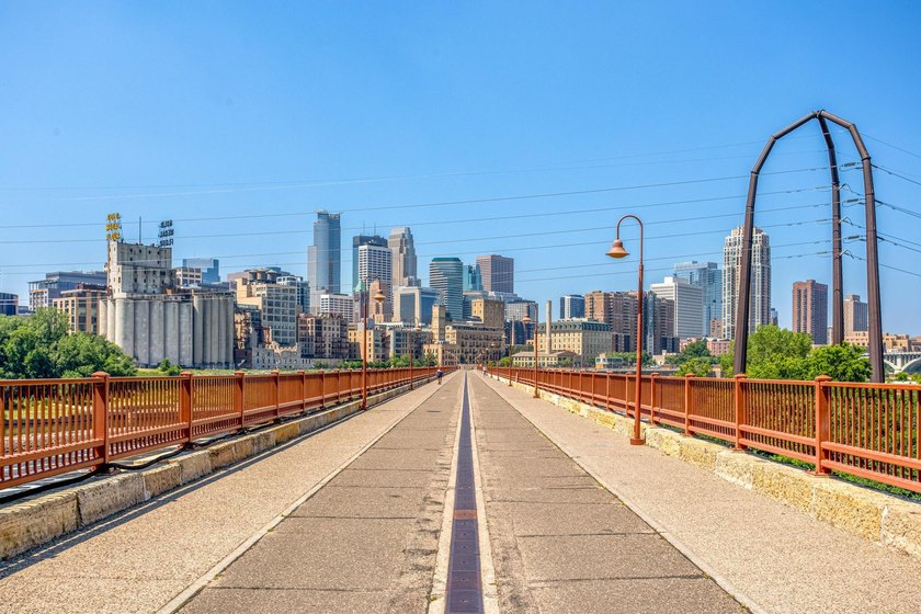 Nestled near the heart of Minneapolis, this beautiful 3rd floor - photo 33