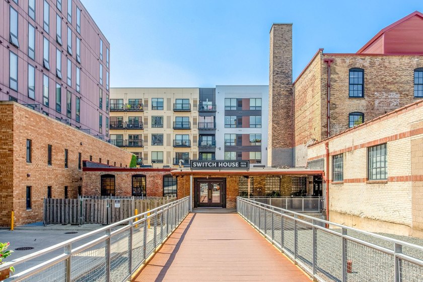 Nestled near the heart of Minneapolis, this beautiful 3rd floor - photo 35