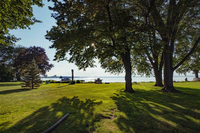 Enjoy lakefront living on the south end of Lake Winnebago! This - photo 36
