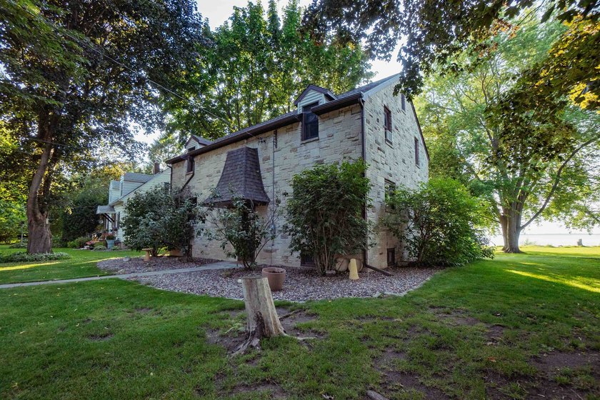 Enjoy lakefront living on the south end of Lake Winnebago! This - photo 37