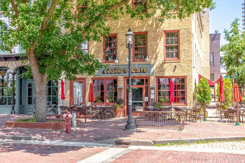 Nestled near the heart of Minneapolis, this beautiful 3rd floor - photo 37