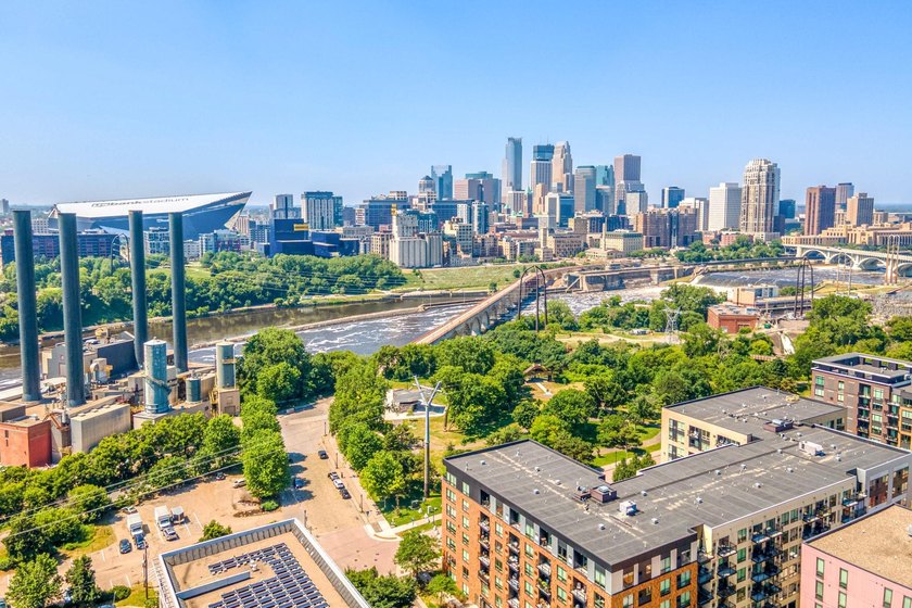 Nestled near the heart of Minneapolis, this beautiful 3rd floor - photo 38