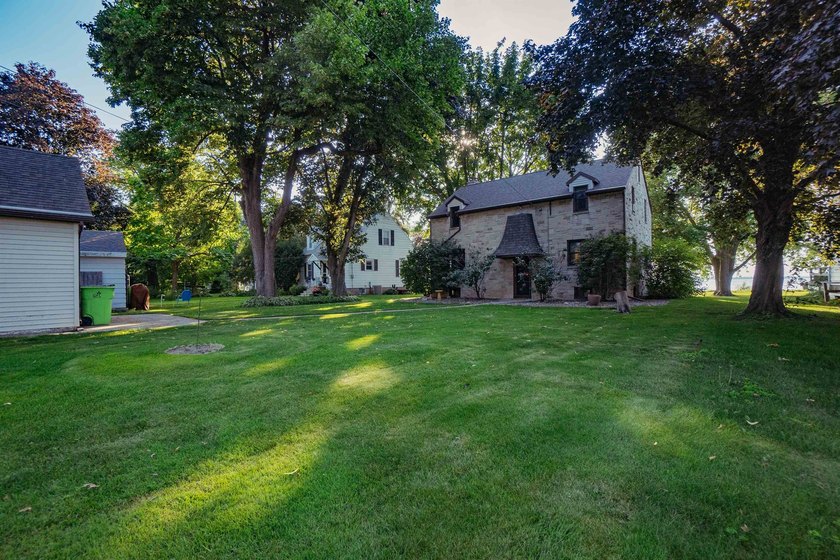 Enjoy lakefront living on the south end of Lake Winnebago! This - photo 39