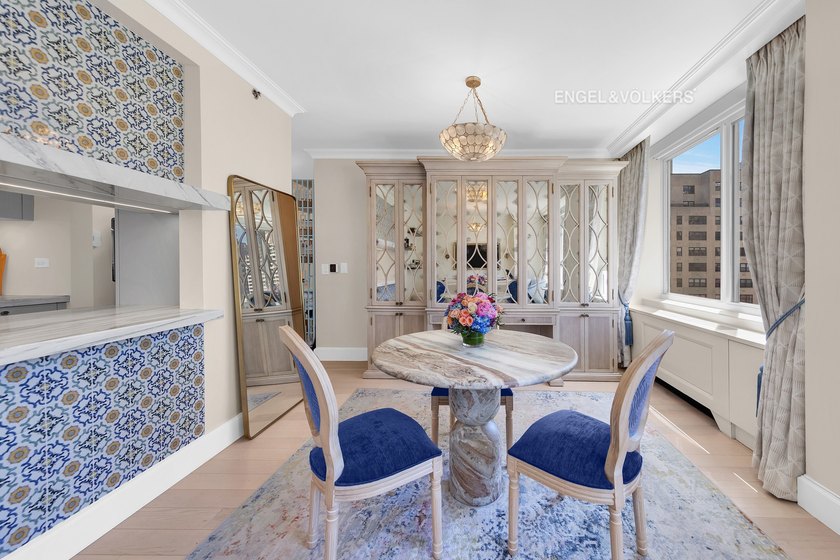 Sunny South-Facing One-Bedroom with City Views

Perched on the - photo 4