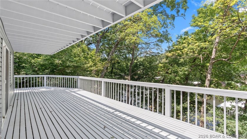 Located at the 3MM of the Big Niangua, this 3-bedroom, 2.5-bath - photo 3