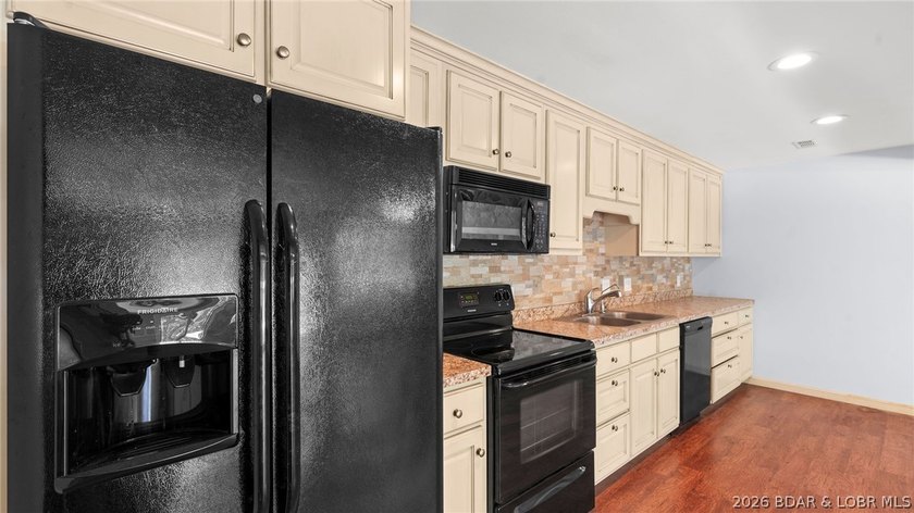 Located at the 3MM of the Big Niangua, this 3-bedroom, 2.5-bath - photo 7