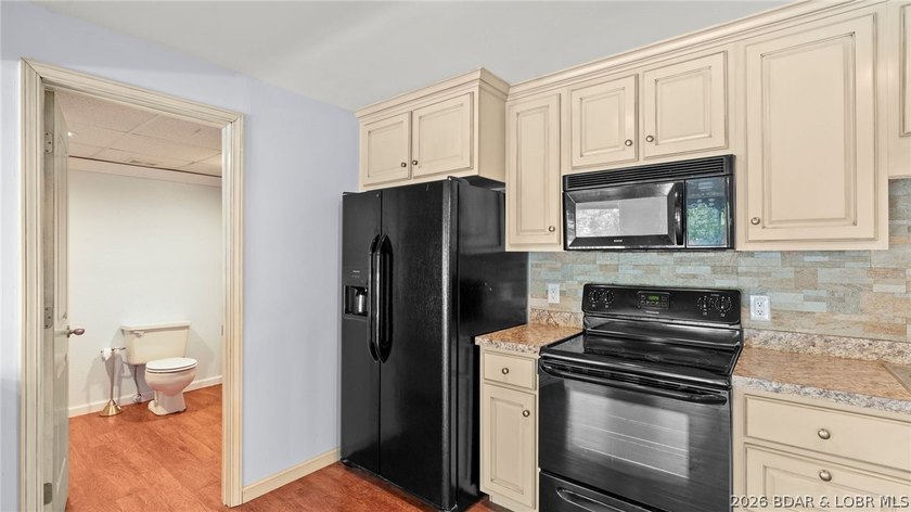 Located at the 3MM of the Big Niangua, this 3-bedroom, 2.5-bath - photo 8