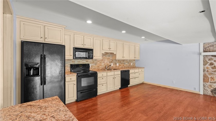Located at the 3MM of the Big Niangua, this 3-bedroom, 2.5-bath - photo 9
