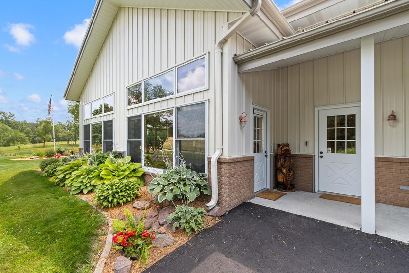 Discover a one-of-a-kind Sauk County Barndominium offering over - photo 14