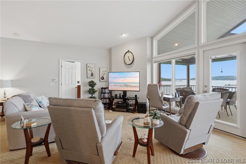 Rare opportunity to own a top-floor condo at Horizons - photo 8