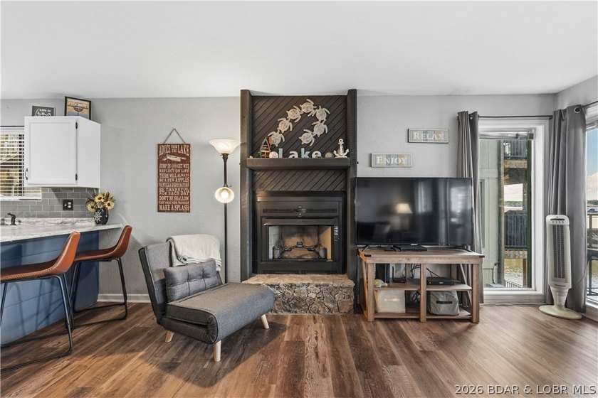 Lake life is easy at Southwood Shores! This 2 bedroom, 2 - photo 7