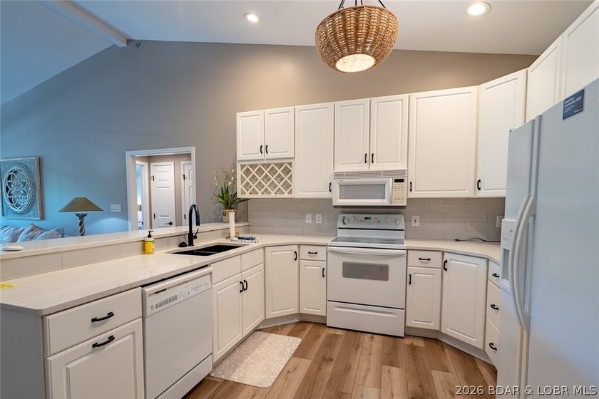 This top-floor Lazy Days condo shows like brand new and is being - photo 9