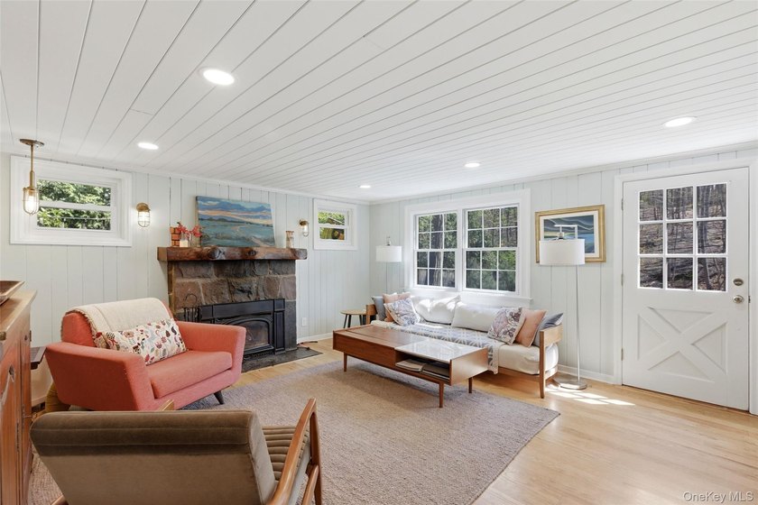 Set in the heart of Stony Brook Village, this charming two - photo 3