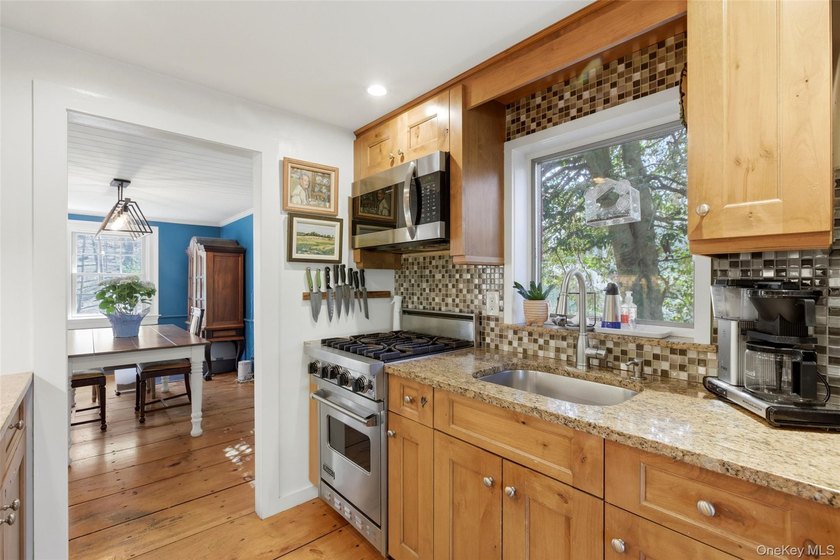 Set in the heart of Stony Brook Village, this charming two - photo 8