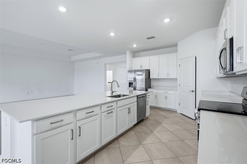 Welcome to Timber Creek! This beautifully maintained 3-bedroom - photo 11