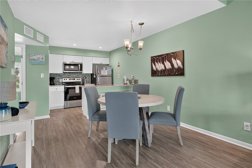 Prestigious Key Allegro Waterfront Condo - Turnkey Investment &amp; - photo 12