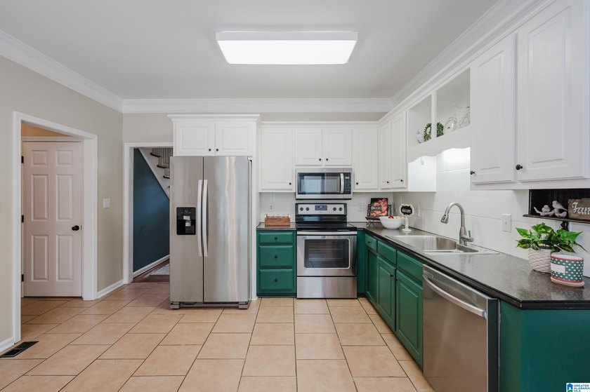 Located in a prestigious lake community &amp; zoned to the highly - photo 15