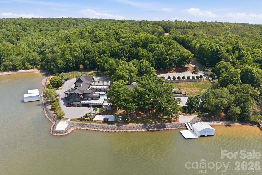 Welcome to a landmark Lake Wylie waterfront estate offering an - photo 3