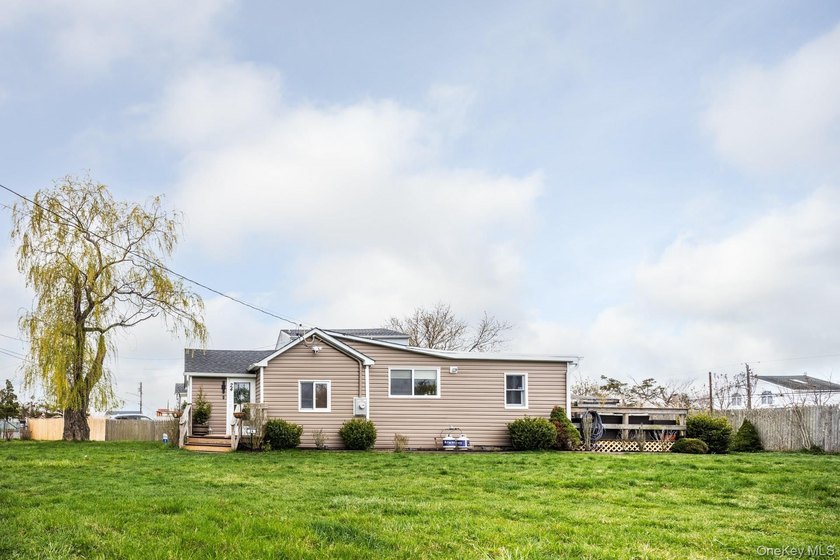 Welcome to 24 Blue Point Road! a beautifully updated ranch - photo 5