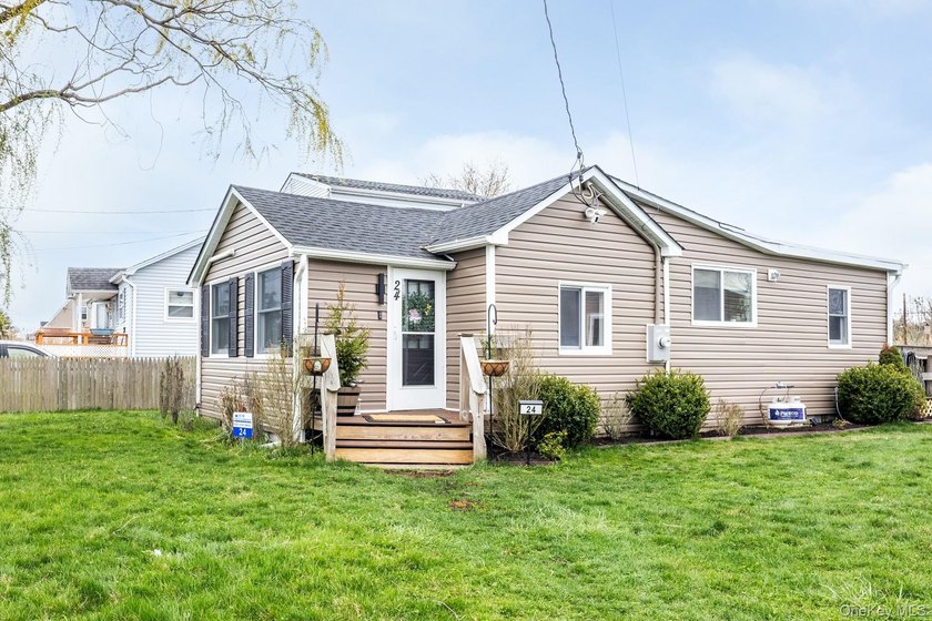 Welcome to 24 Blue Point Road! a beautifully updated ranch - photo 6