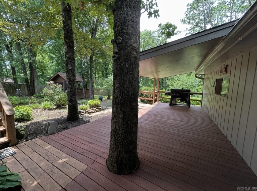 This Greers Ferry Lake area home retreat, is just 3.3 miles to - photo 33