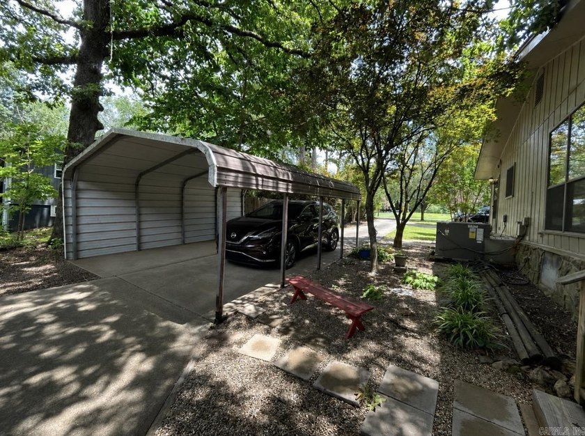 This Greers Ferry Lake area home retreat, is just 3.3 miles to - photo 37