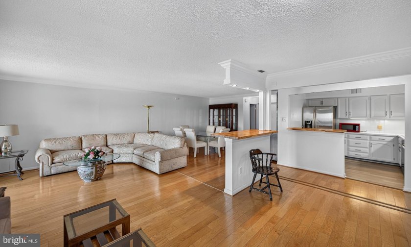 Fabulous 11th floor Condo in Valley Forge Towers offering Resort - photo 4