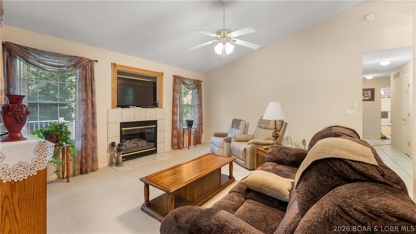 Spacious main level living in the heart of Osage Beach! This 3 - photo 6