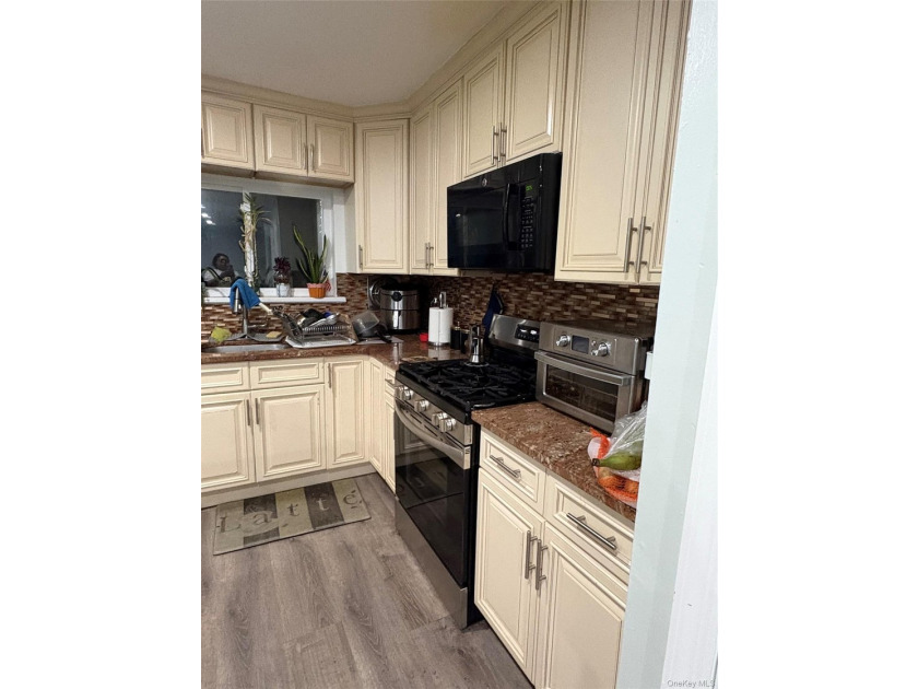 This well-maintained 3-bedroom, 1 full bath, and 2 half-bath - photo 15