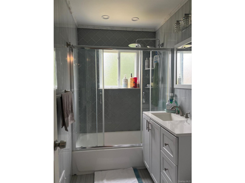 This well-maintained 3-bedroom, 1 full bath, and 2 half-bath - photo 23