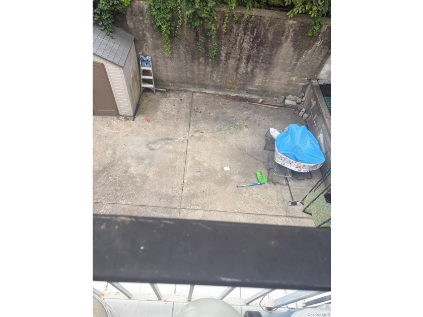 This well-maintained 3-bedroom, 1 full bath, and 2 half-bath - photo 28