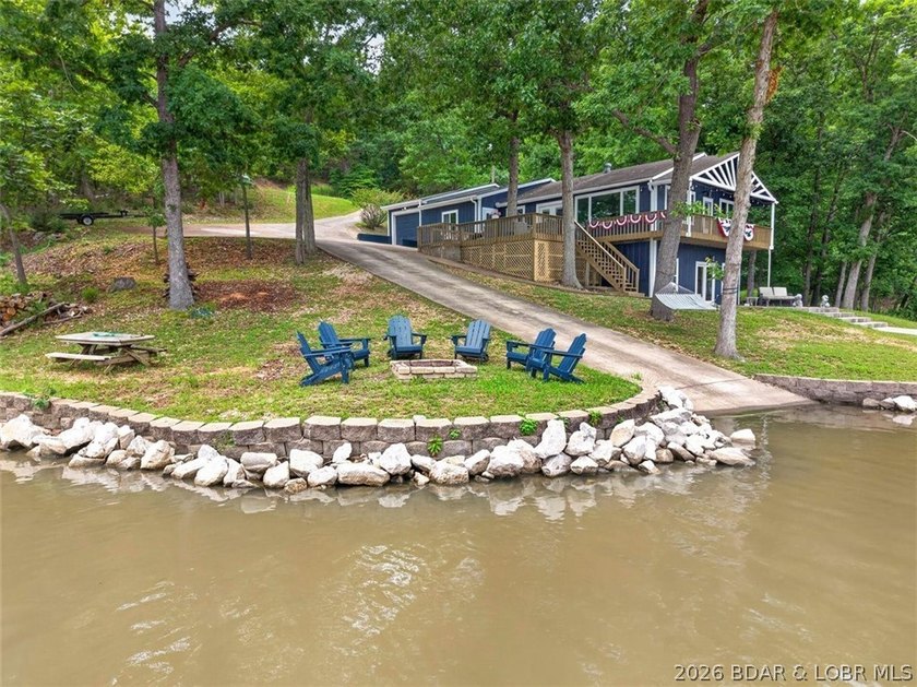 TURNKEY &amp; MOVE IN READY!!! Packed with features that are hard to - photo 2