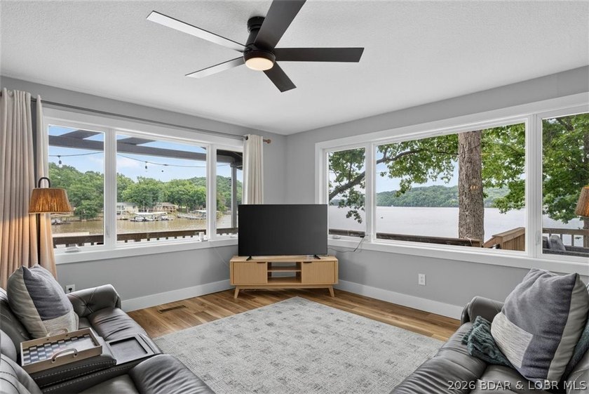 TURNKEY &amp; MOVE IN READY!!! Packed with features that are hard to - photo 6