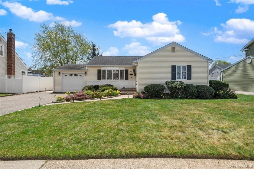 Step into this beautifully updated 3-bedroom, 1.5-bath ranch - photo 2