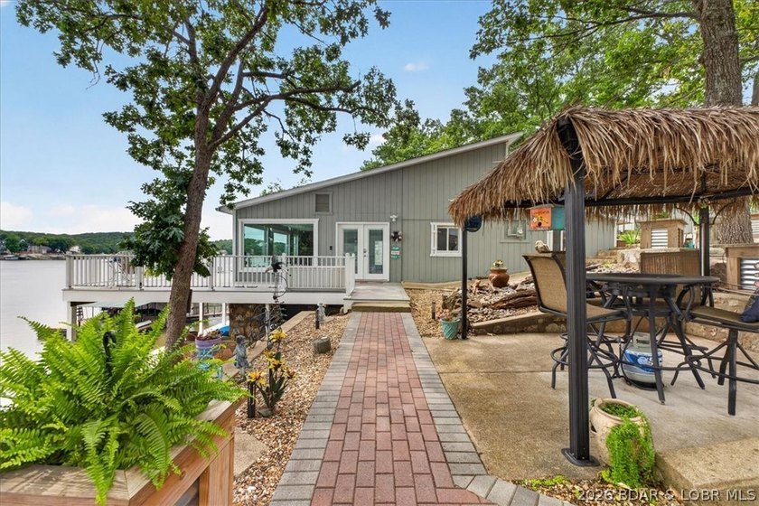 COMPLETELY REMODELED &amp; FULLY FURNISHED! This turnkey 2-bedroom - photo 3