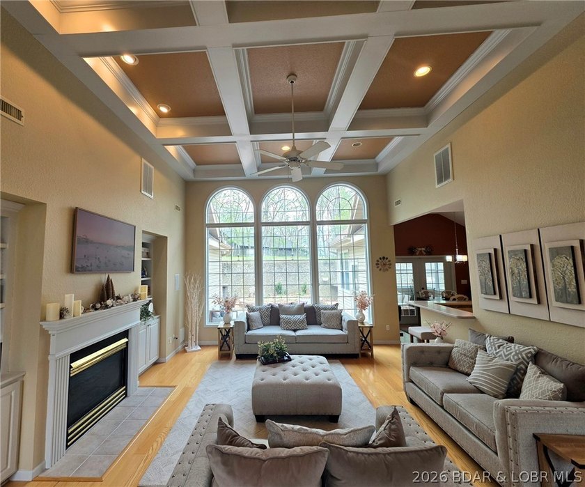 Upon entering this 4 bed nearly 2700sqft one level home, you'll - photo 7