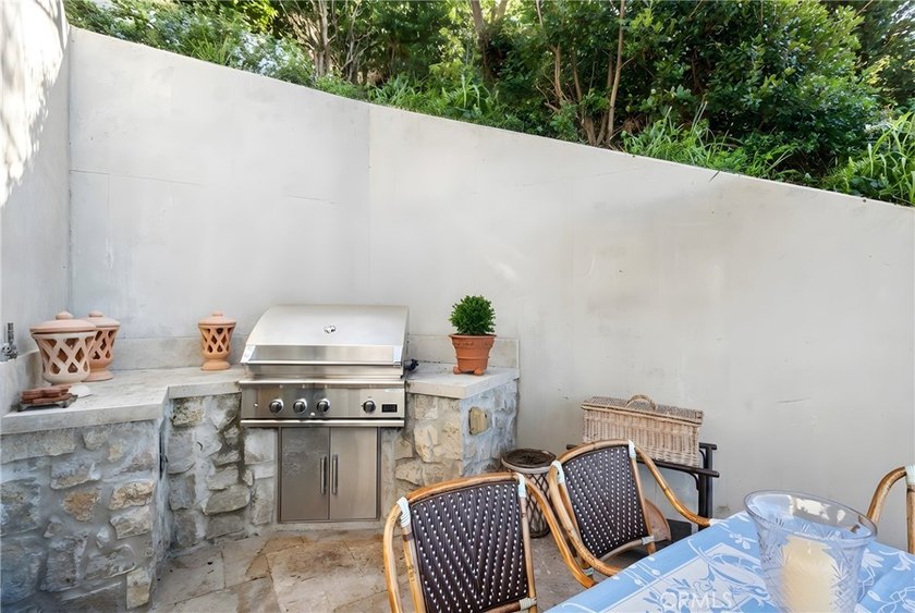 Located in one of Laguna Beach's most coveted neighborhoods - photo 11