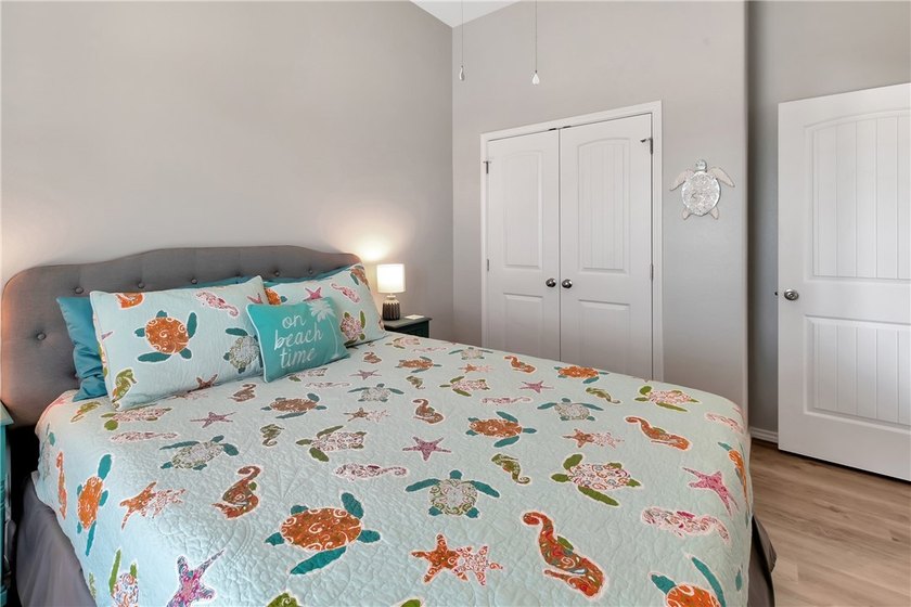 Welcome to *Texas Tides* a beautiful 3 bedroom 2 bath home in - photo 12