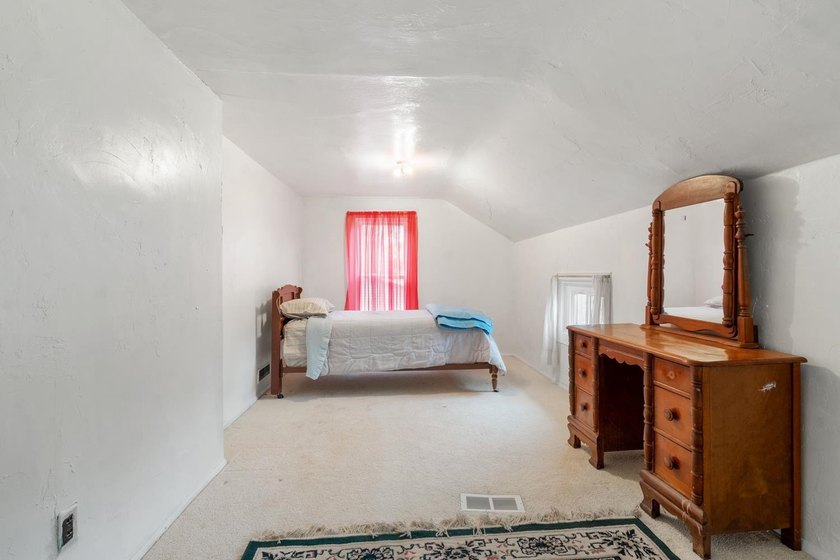 Located near parks, school, and UWGB this 3BR/1BA 1.5 story home - photo 16