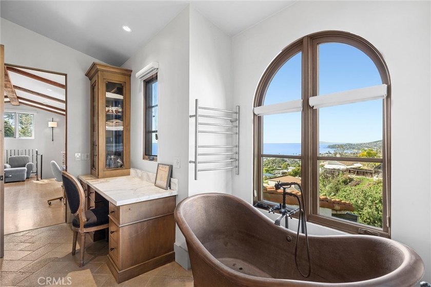 Located in one of Laguna Beach's most coveted neighborhoods - photo 19