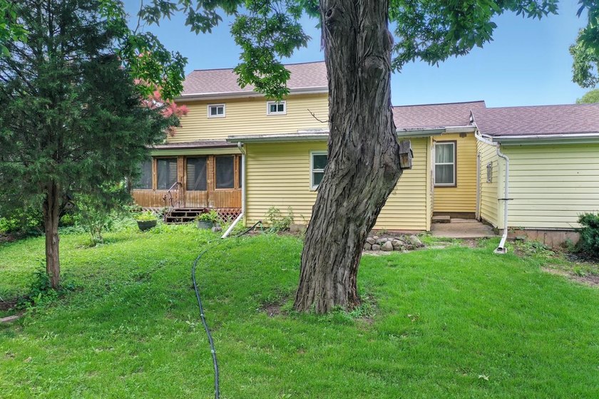 Located near parks, school, and UWGB this 3BR/1BA 1.5 story home - photo 19