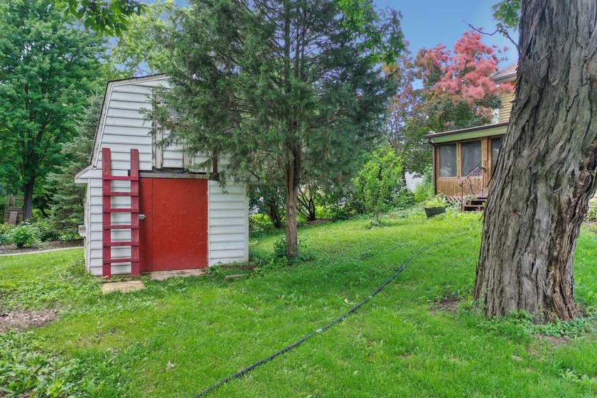 Located near parks, school, and UWGB this 3BR/1BA 1.5 story home - photo 20
