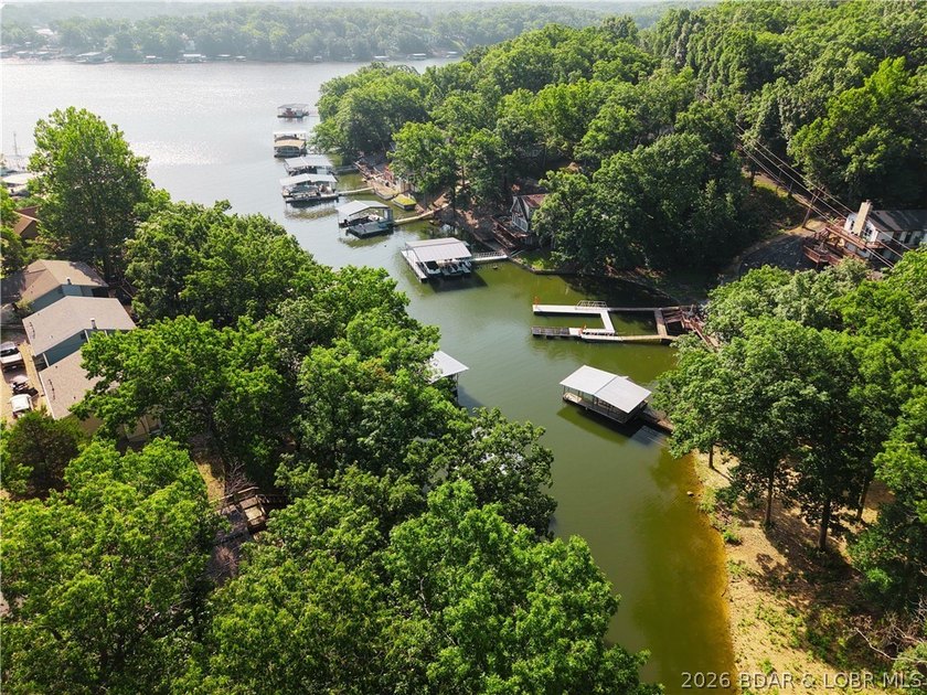 Finding a lakefront property with both great water access and - photo 2