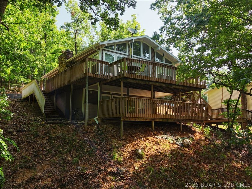 Finding a lakefront property with both great water access and - photo 4