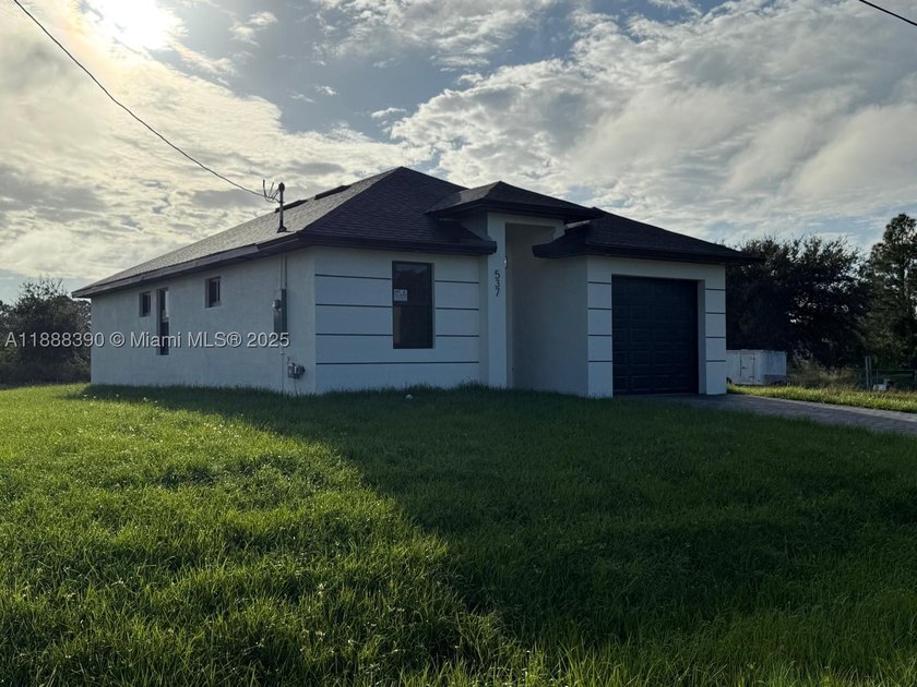 New Construction Home truly a must see ! Seller will contribute - photo 2